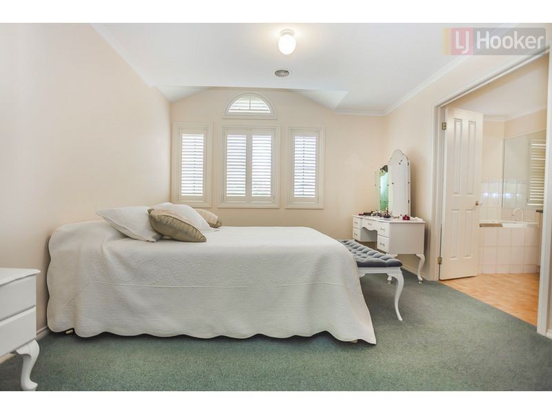 28 The Crest, Attwood VIC 3049