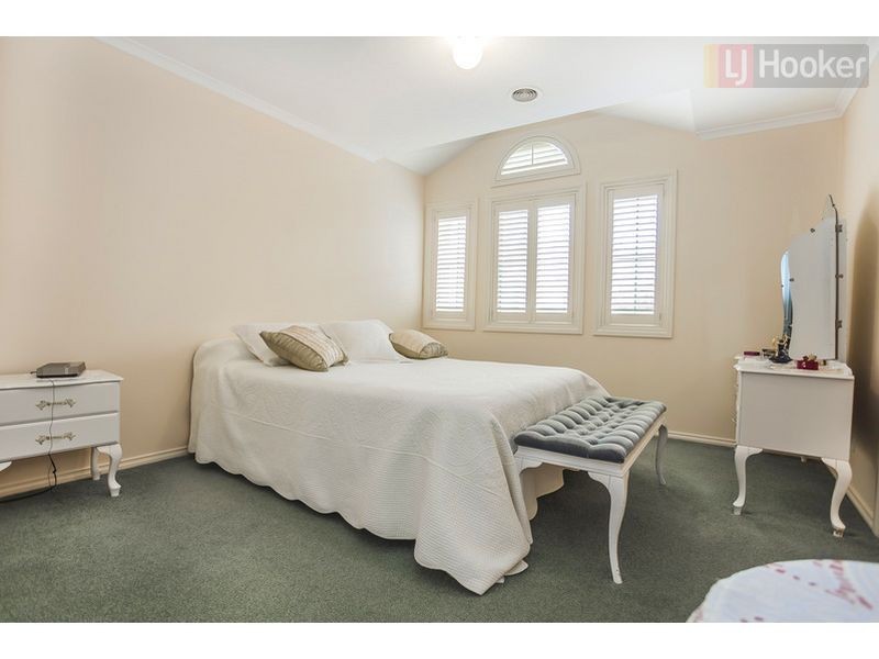 28 The Crest, Attwood VIC 3049