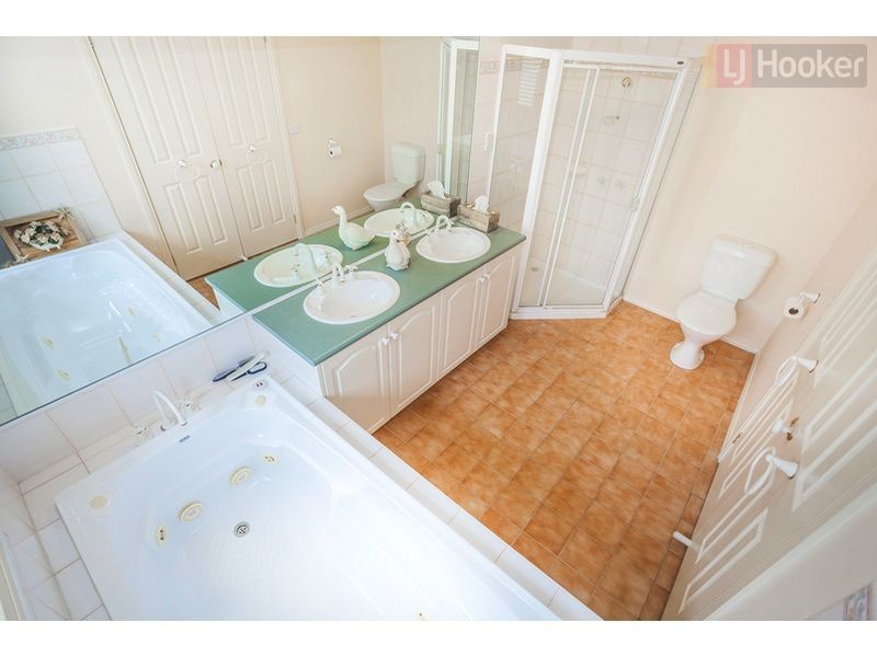 28 The Crest, Attwood VIC 3049