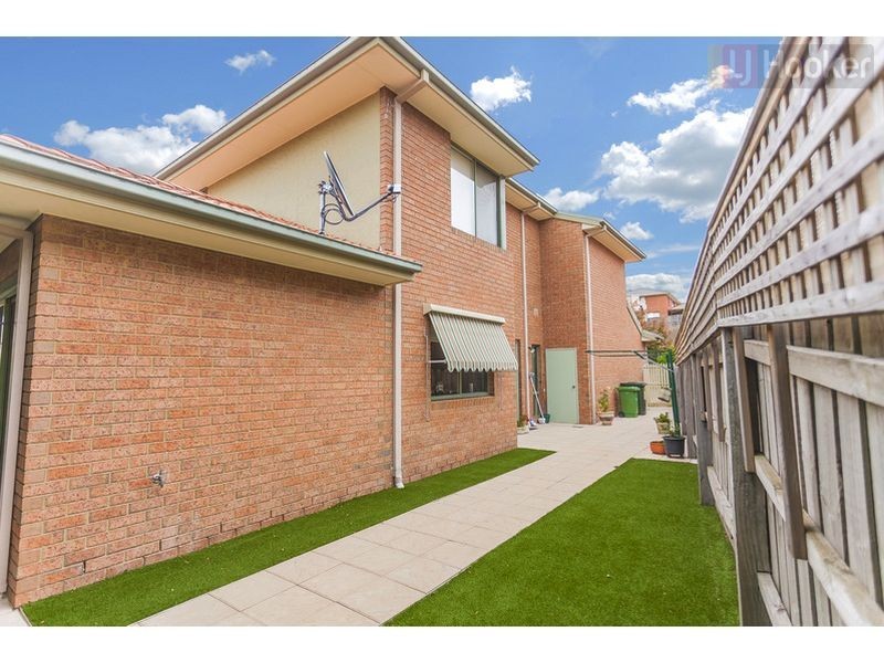 28 The Crest, Attwood VIC 3049