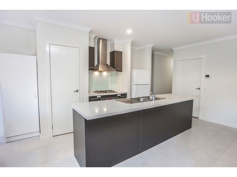 6 Pearce Way, Craigieburn VIC 3064