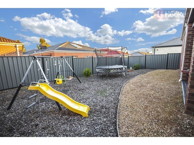 6 Pearce Way, Craigieburn VIC 3064
