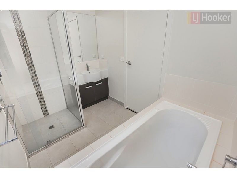 6 Pearce Way, Craigieburn VIC 3064