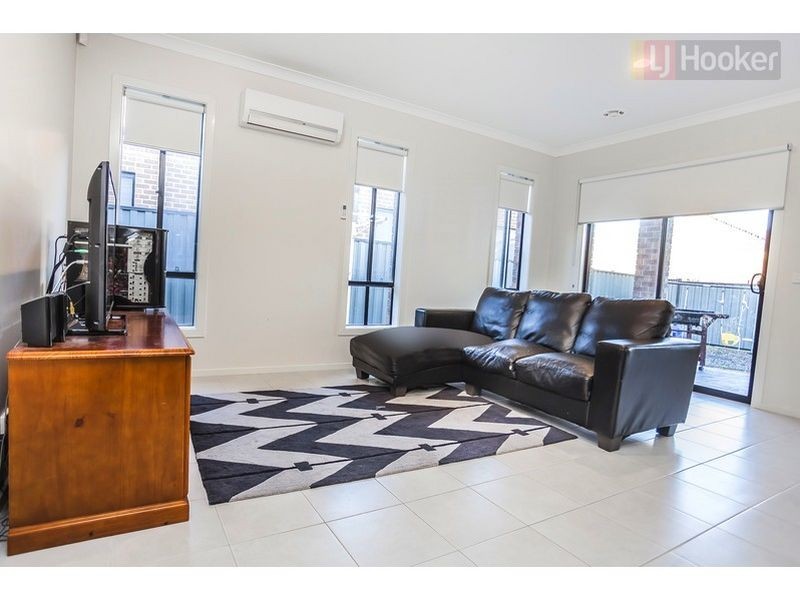 6 Pearce Way, Craigieburn VIC 3064