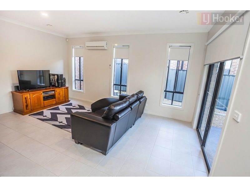 6 Pearce Way, Craigieburn VIC 3064