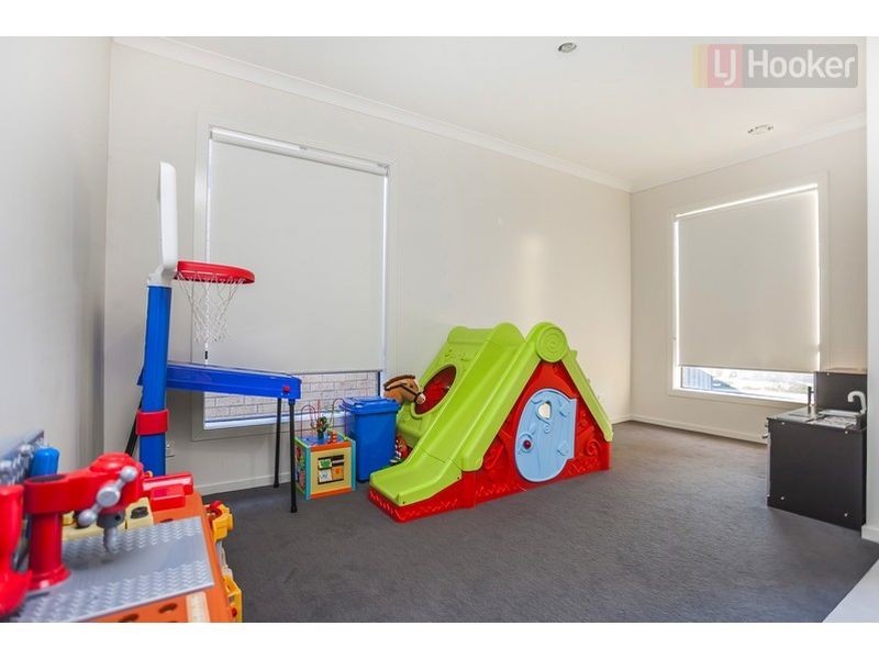 6 Pearce Way, Craigieburn VIC 3064