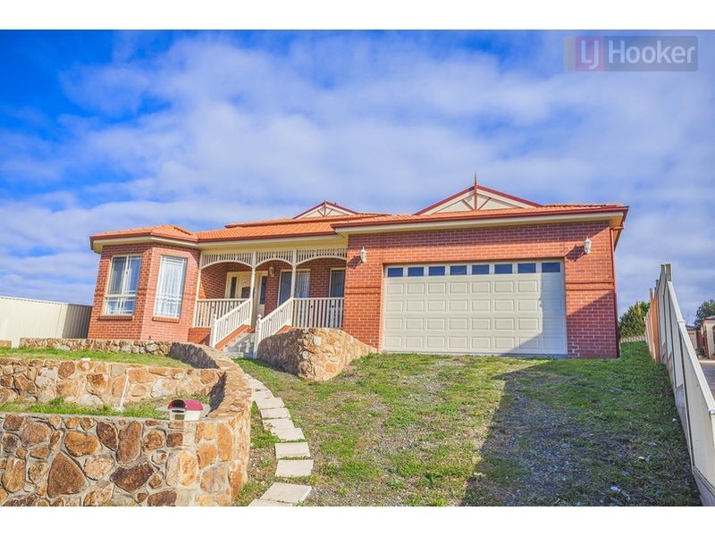 13 Linlithgow Way, Greenvale VIC 3059
