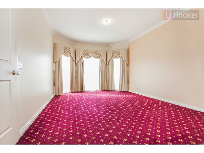 13 Linlithgow Way, Greenvale VIC 3059