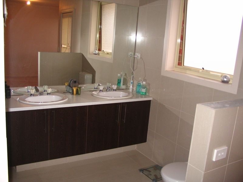 4 Rosewood Lane, Deer Park VIC 3023