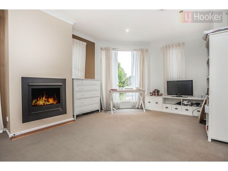 7 Ivan James, Caroline Springs VIC 3023