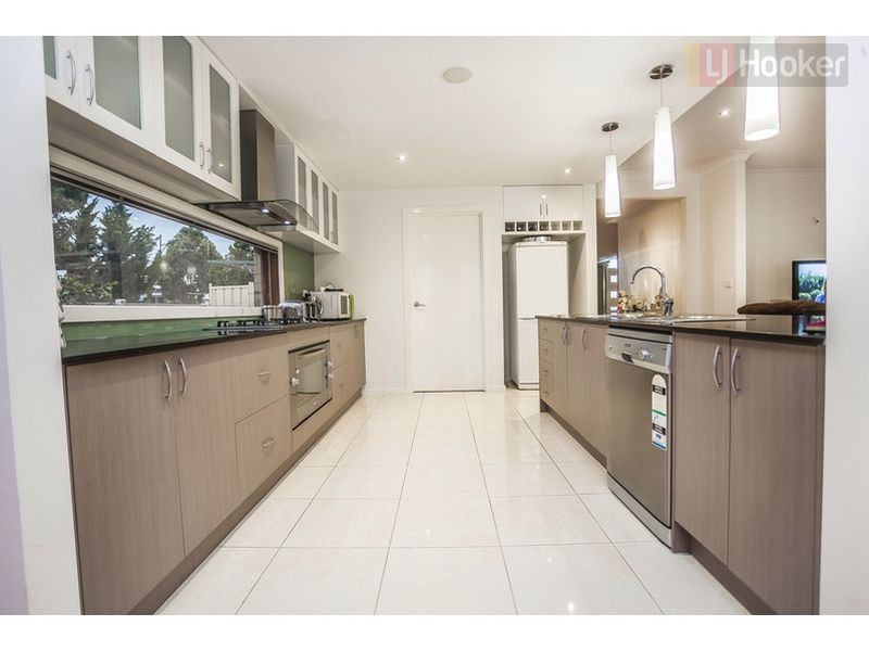 7 Ivan James, Caroline Springs VIC 3023