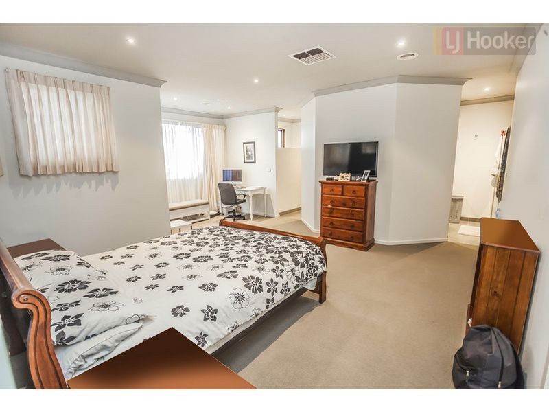 7 Ivan James, Caroline Springs VIC 3023