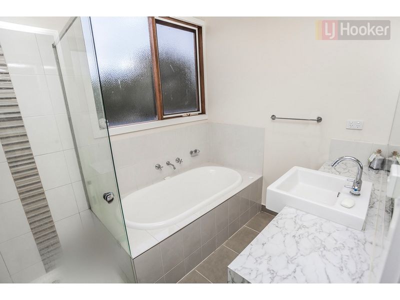 7 Ivan James, Caroline Springs VIC 3023