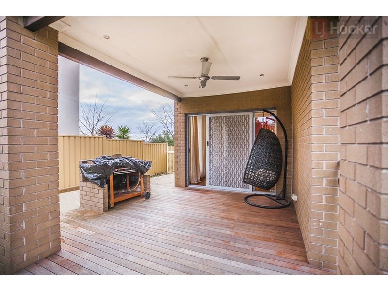 7 Ivan James, Caroline Springs VIC 3023