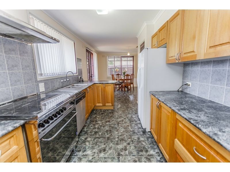 49 Wolverton Drive, Gladstone Park VIC 3043