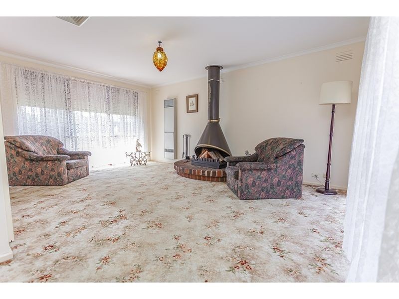 49 Wolverton Drive, Gladstone Park VIC 3043
