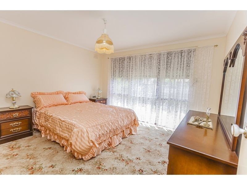 49 Wolverton Drive, Gladstone Park VIC 3043