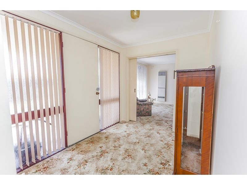 49 Wolverton Drive, Gladstone Park VIC 3043