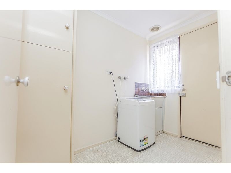 49 Wolverton Drive, Gladstone Park VIC 3043