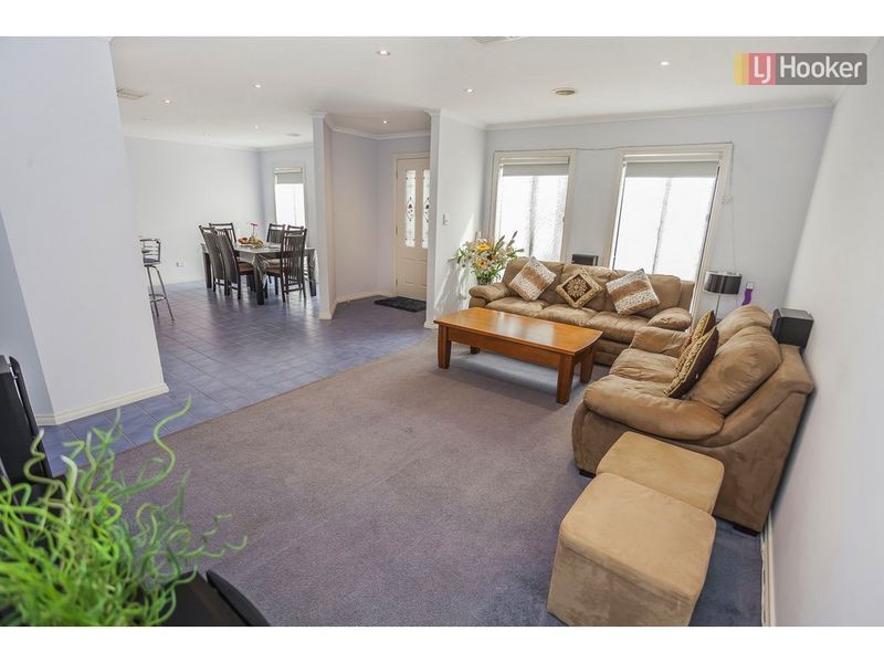 18 Tigris Court, Roxburgh Park VIC 3064