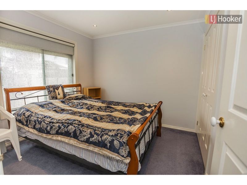 18 Tigris Court, Roxburgh Park VIC 3064