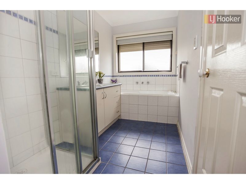 18 Tigris Court, Roxburgh Park VIC 3064