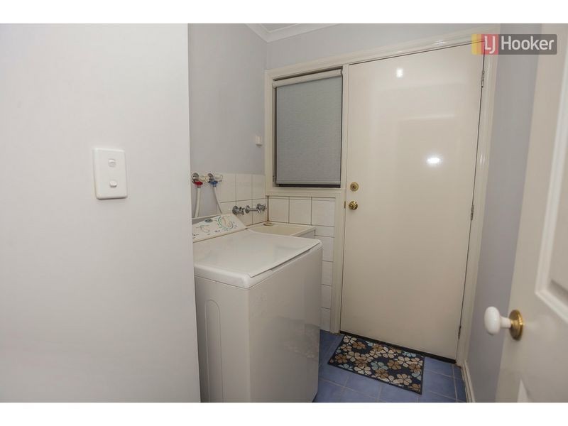 18 Tigris Court, Roxburgh Park VIC 3064