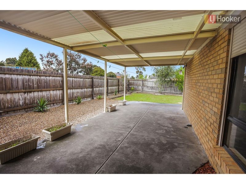18 Tigris Court, Roxburgh Park VIC 3064