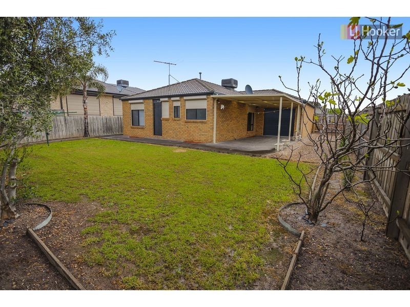 18 Tigris Court, Roxburgh Park VIC 3064
