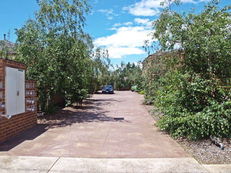 2/218 Melrose Drive, Tullamarine VIC 3043