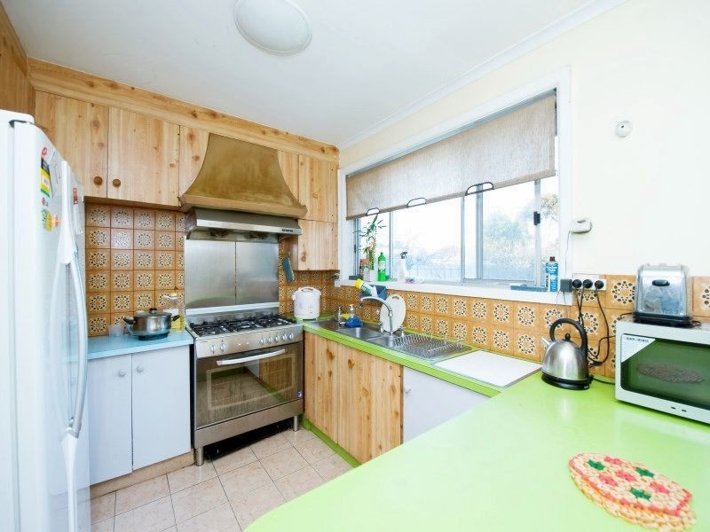 8 Nelson Court, Avondale Heights VIC 3034