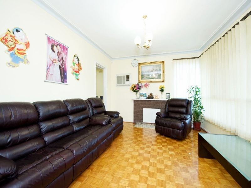 8 Nelson Court, Avondale Heights VIC 3034