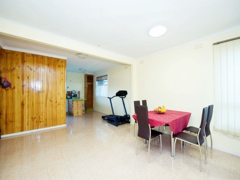 8 Nelson Court, Avondale Heights VIC 3034