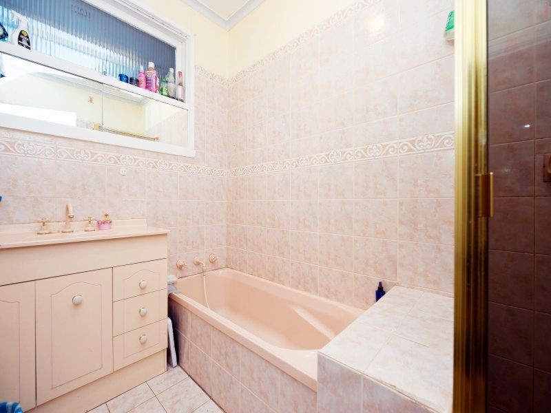 8 Nelson Court, Avondale Heights VIC 3034