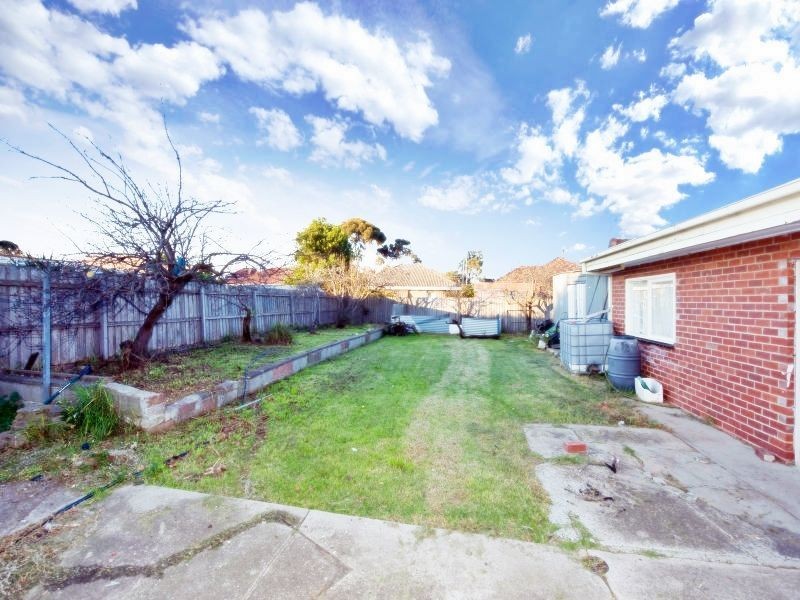 8 Nelson Court, Avondale Heights VIC 3034