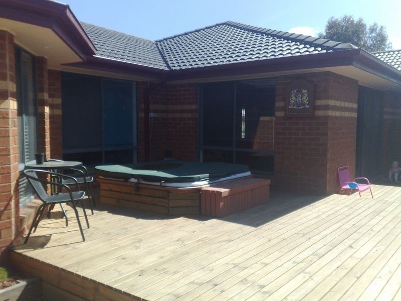 14 Marne Drive, Roxburgh Park VIC 3064