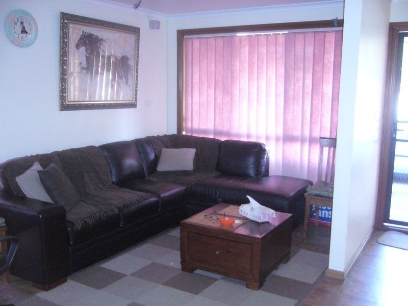 1/17 Nicholson Crescent, Meadow Heights VIC 3048