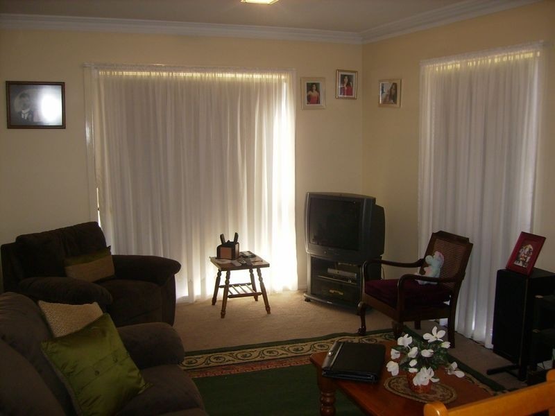 16 Milburn Circuit, Caroline Springs VIC 3023