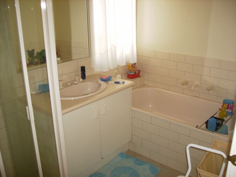 16 Milburn Circuit, Caroline Springs VIC 3023