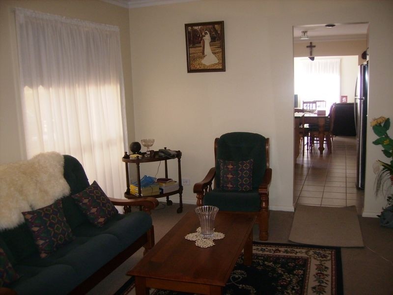 16 Milburn Circuit, Caroline Springs VIC 3023