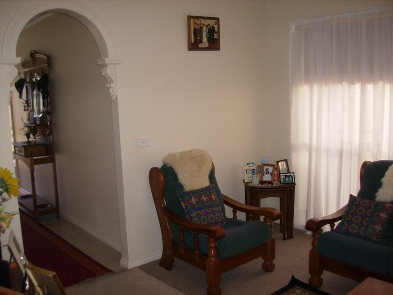 16 Milburn Circuit, Caroline Springs VIC 3023