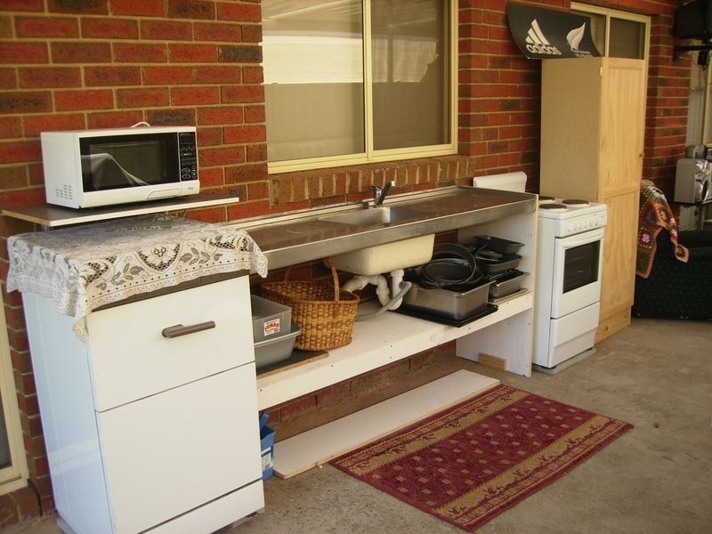 16 Milburn Circuit, Caroline Springs VIC 3023