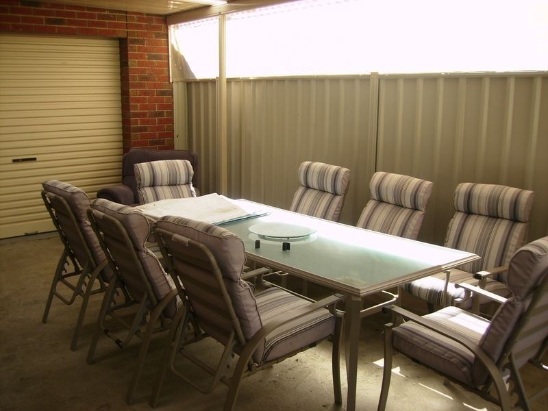 16 Milburn Circuit, Caroline Springs VIC 3023