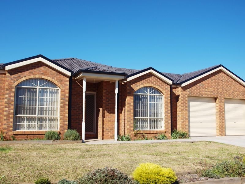 6 Nodosa Grove, Melton West VIC 3337