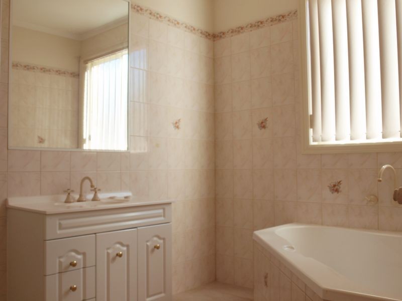 6 Nodosa Grove, Melton West VIC 3337