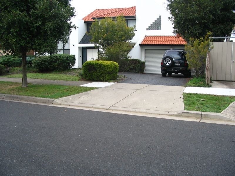 2 Everingham Cres, Greenvale VIC 3059