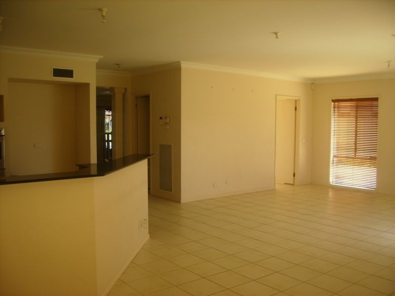 15 Milburn Circuit, Caroline Springs VIC 3023