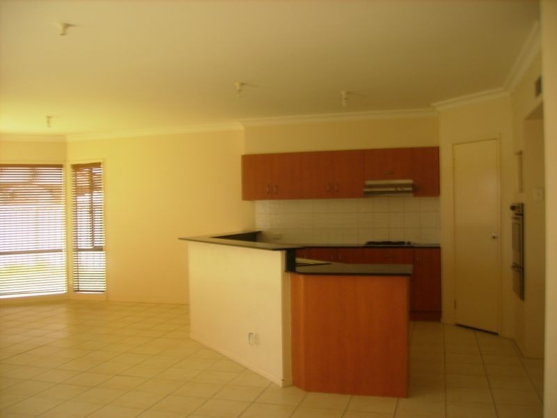 15 Milburn Circuit, Caroline Springs VIC 3023