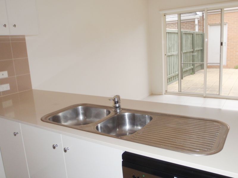 5 Wentworth Drive, Taylors Lakes VIC 3038