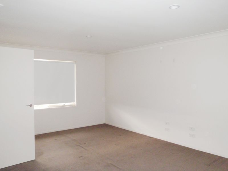 5 Wentworth Drive, Taylors Lakes VIC 3038